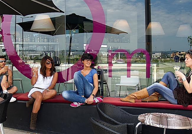 Om Café & Club (Oion, 14).