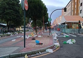 Basura en la zona del recinto de txosnas.