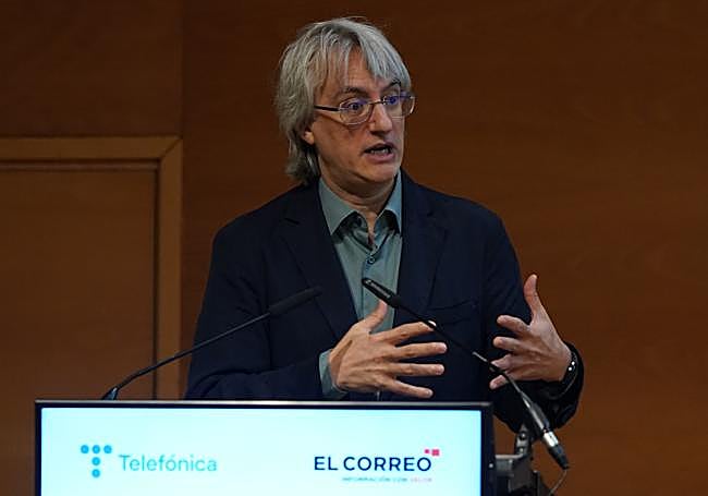 Iñigo de Miguel Beriain, durante su charla en el Euskalduna.