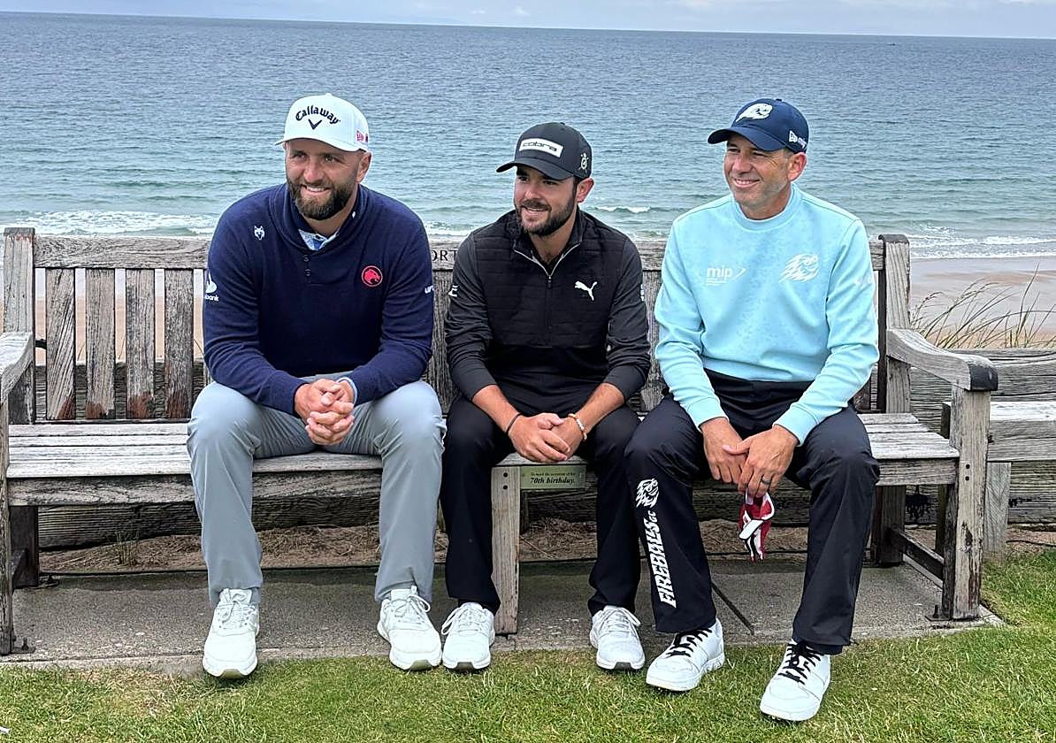 El de Barrika posa este martes junto a Ángel Hidalgo y Sergio García, los otros dos españoles presentes en el Open.