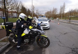 Detenida por agredir a su pareja dentro del coche en el que circulaban por Vitoria
