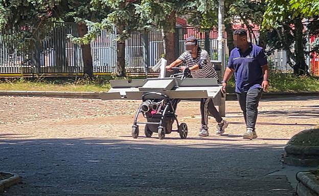 Ladrones de chatarra salen de URSSA.