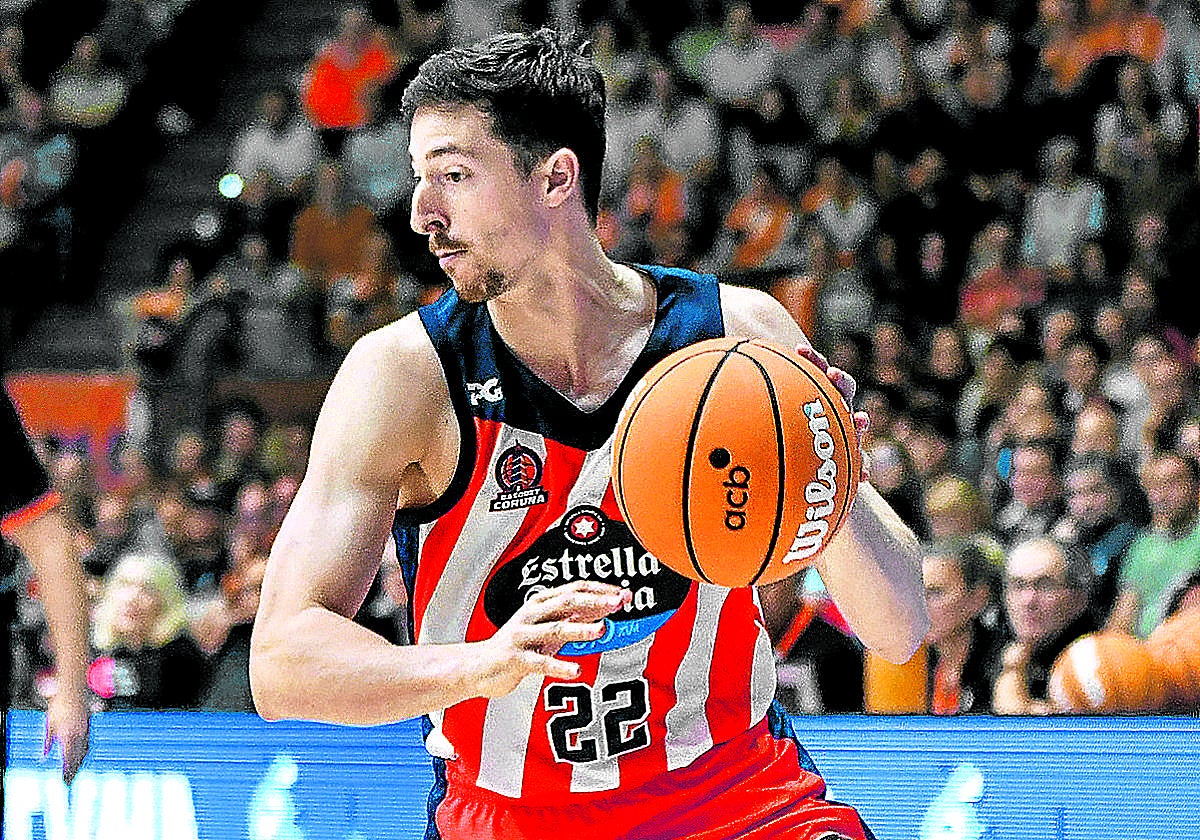 Aleix Font, en un partido con el Basquet Coruña la temporada pasada