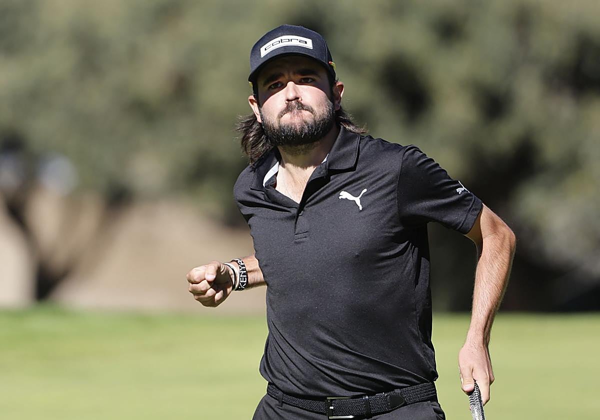 El jugador andaluz celebra su triunfo en el Open de España de Madrid 2024.