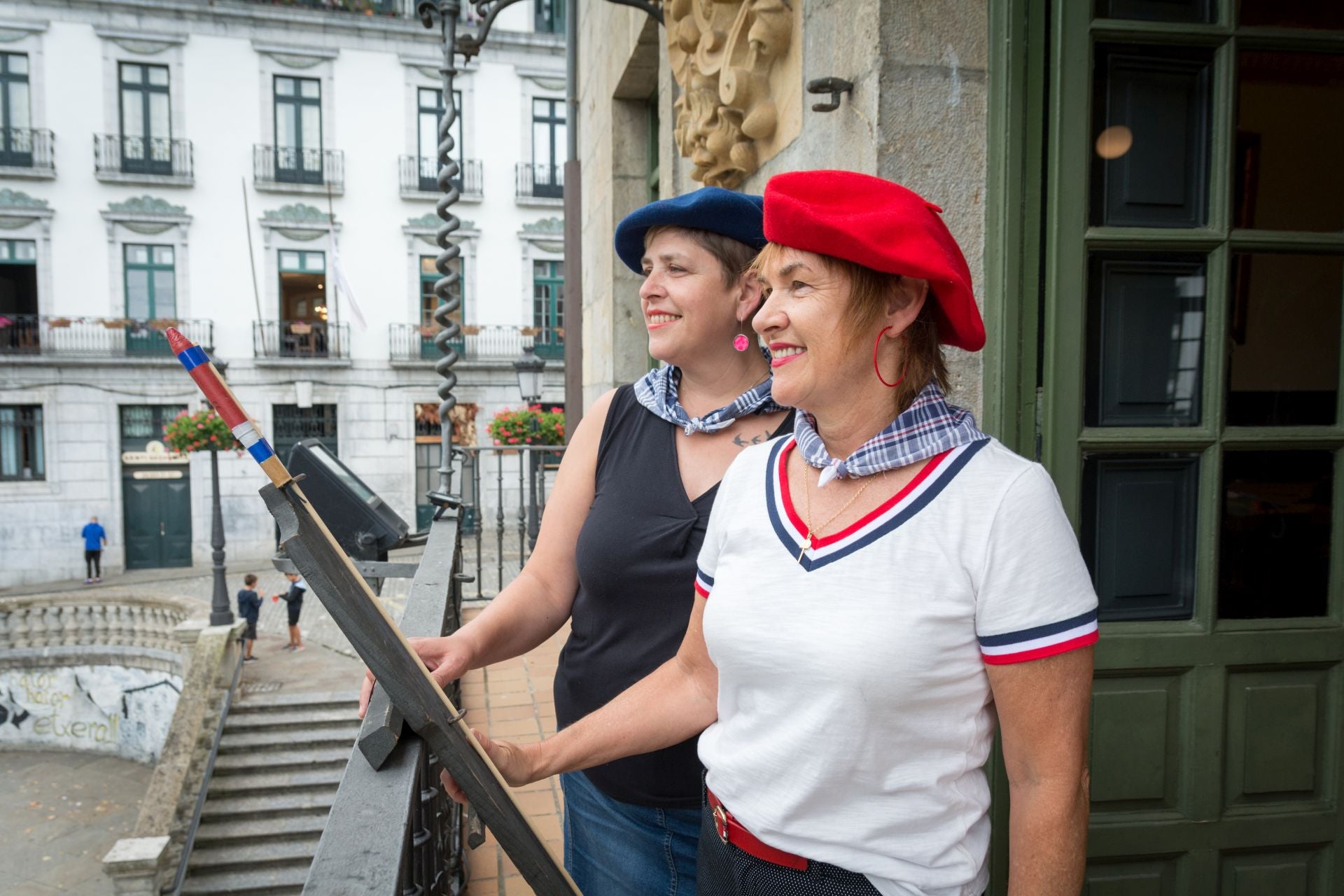 Las txupineras del pasado año fueron Ixone y Romi Markes.