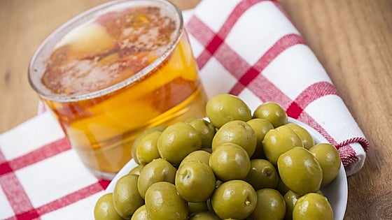 Indemnizan con 4.000 euros a un bilbaíno que se rompió dos implantes por comer una aceituna mal deshuesada