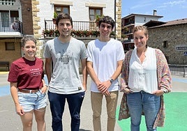 Amaia Camuñas de Atxondo Kultura Mahaia, Iker Arruti eIbai Santos del proyecto Oreka y Eneritz Agirre alcaldesa de Atxondo