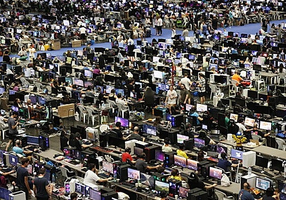 Miles de participantes tomaron el BEC en la pasada edición de la Euskal Encounter. Foto de archivo.