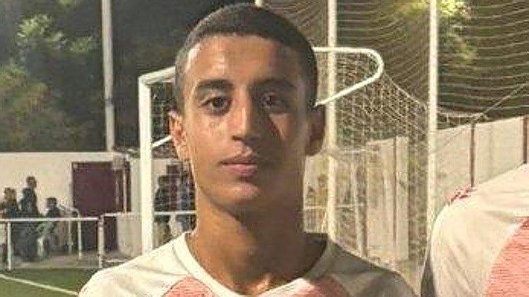 Muere Jawad El Allam, joven futbolista del Lorca Deportiva, tras saltar al agua desde las rocas en una playa de Almería