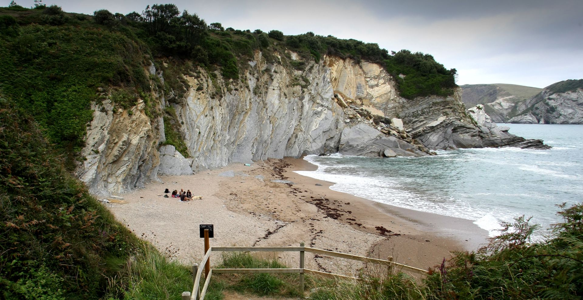 Imagen de archivo de la playa de Muriola, en Barrika, una de las más afectadas por el crecimiento del mar.