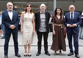 Jon Armentia, Maider Etxebarria, Antonio Rivera, Ixone Fernández de Labastida y Ramiro González.