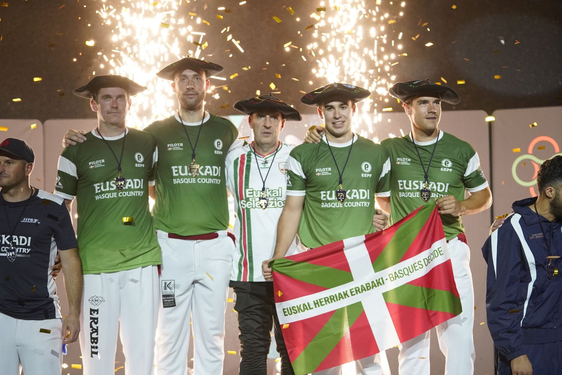 Integrantes de la selección vasca de cesta punta, campeona de la Liga de Naciones celebrada en Gernika.