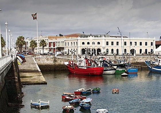 Muere un hombre tras caer desde un muro en el puerto de Santurtzi