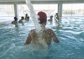 Una grieta en la piscina lúdica de Ibaiondo obliga a su cierre para su reparación