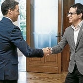 El lehendakari, Imanol Pradales, y el líder parlamentario de EH Bildu, Pello Otxandiano