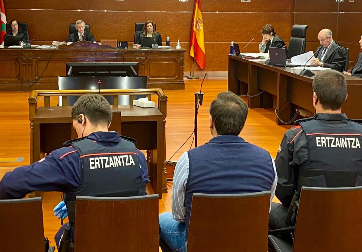 El ya condenado en firme, durante el juicio celebrado en la Audiencia Provincial de Álava.
