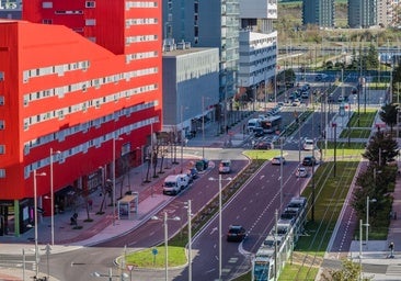 Investigan a una mujer por arrojar a su pareja del coche y abandonarla en Vitoria