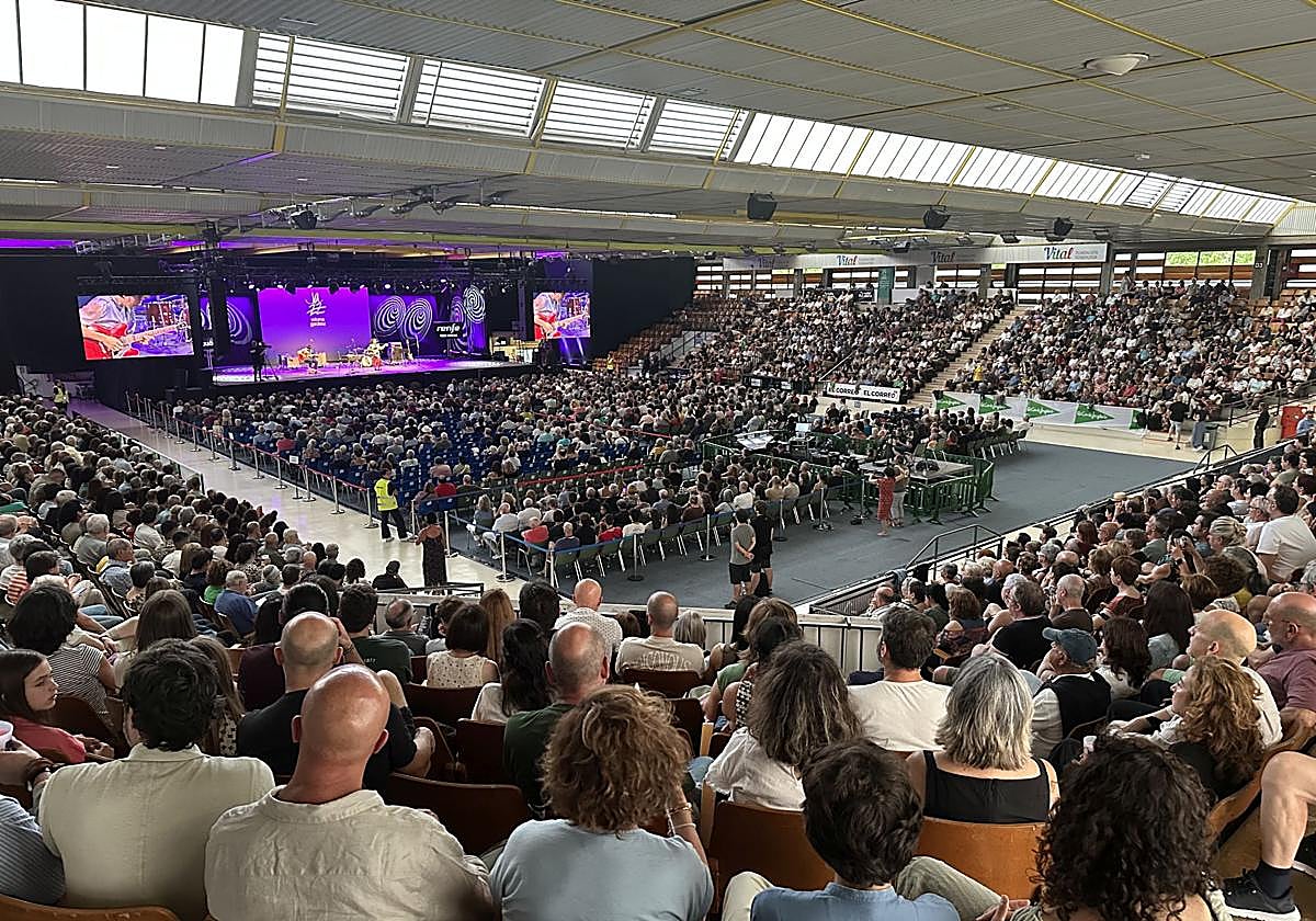 El lleno para ver a Toquinho del sábado sirvió el cierre al programa.