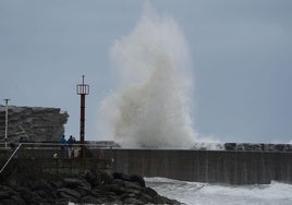 Eukalmet anuncia aviso amarillo por olas de hasta 2,5 metros este lunes en Bizkaia