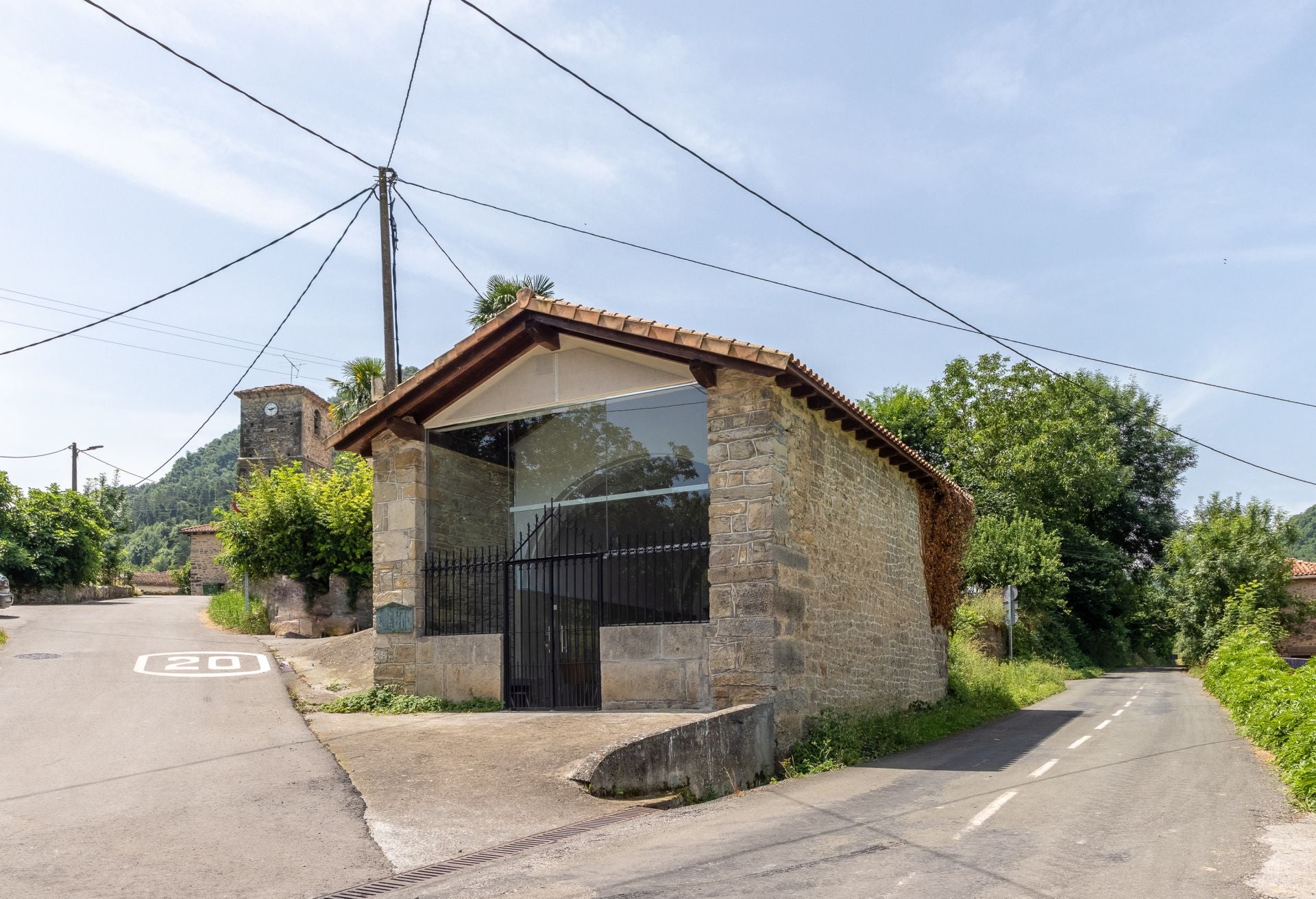 Una ermita del siglo XVI renace como centro social para los 50 vecinos de un pequeño pueblo a media hora de Bilbao