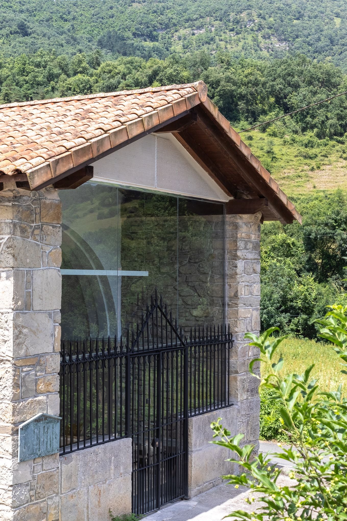 Una ermita del siglo XVI renace como centro social para los 50 vecinos de un pequeño pueblo a media hora de Bilbao