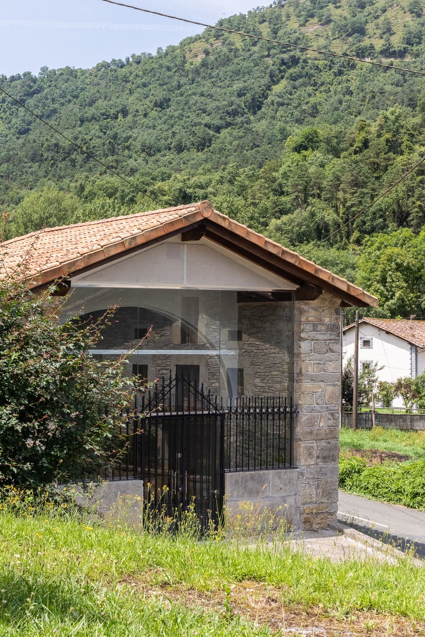 Una ermita del siglo XVI renace como centro social para los 50 vecinos de un pequeño pueblo a media hora de Bilbao