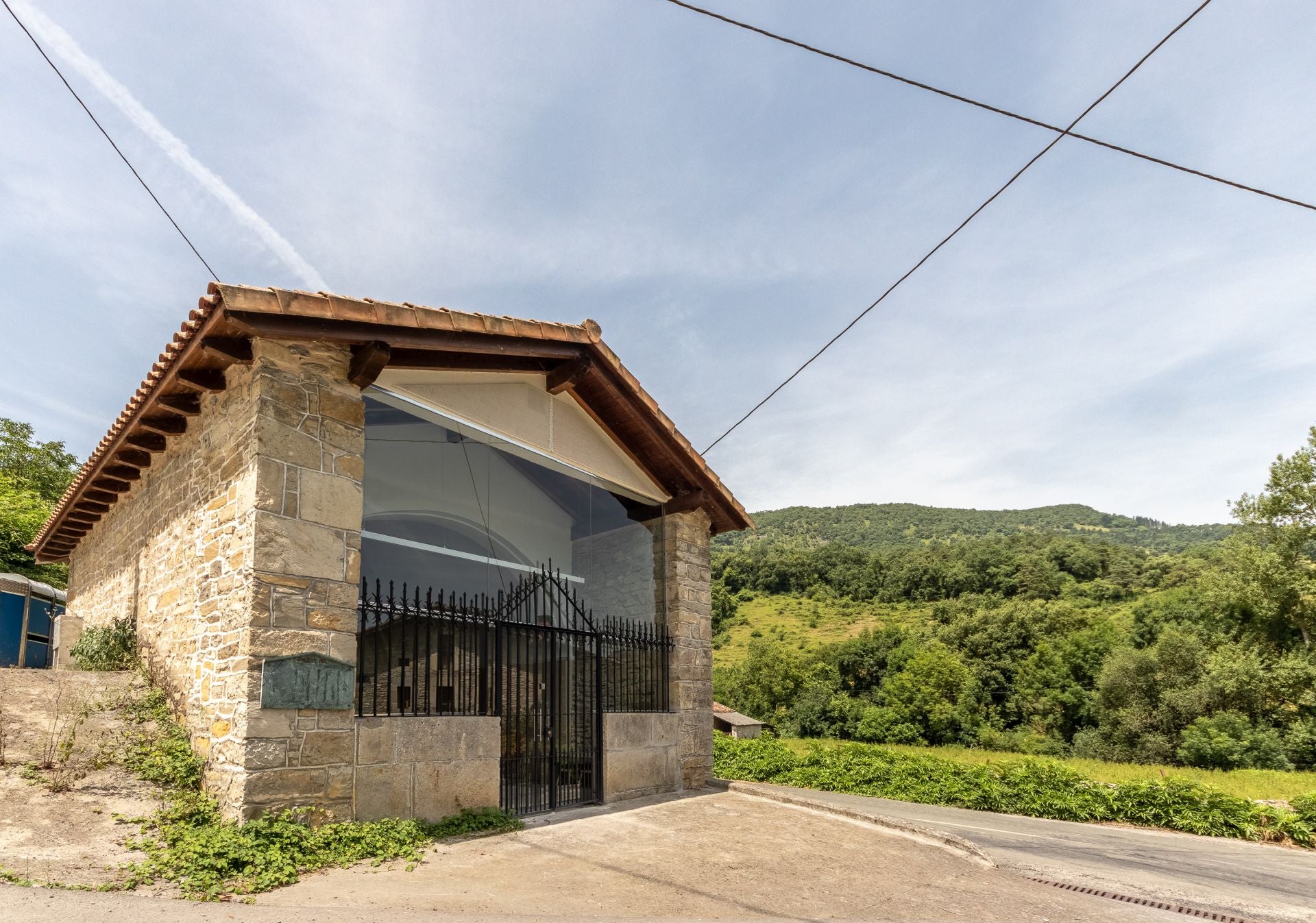 Una ermita del siglo XVI renace como centro social para los 50 vecinos de un pequeño pueblo a media hora de Bilbao