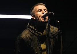 El dardo de Liam Gallagher a Coldplay en pleno concierto: «No tenemos 'kiss cam', nos da igual con quién tengáis sexo»
