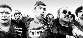 Eddy Merckx, agotado tras su llegada a la cima del Ventoux después de su victoria en 1970.