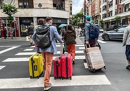 Turistas en el centro de Bilbao.