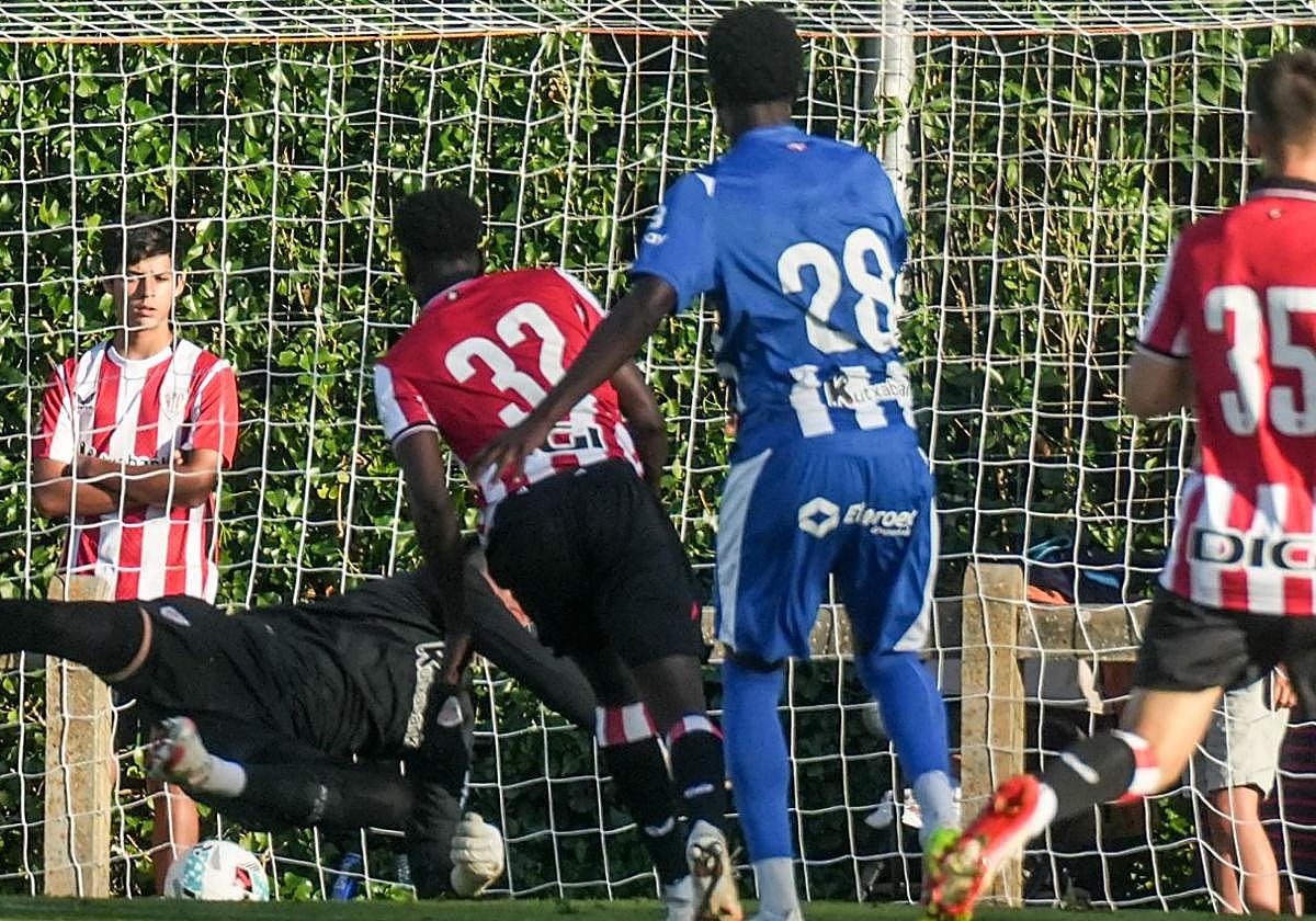 Selu Diallo marca en la primera jugada de la segunda parte el gol de la victoria.