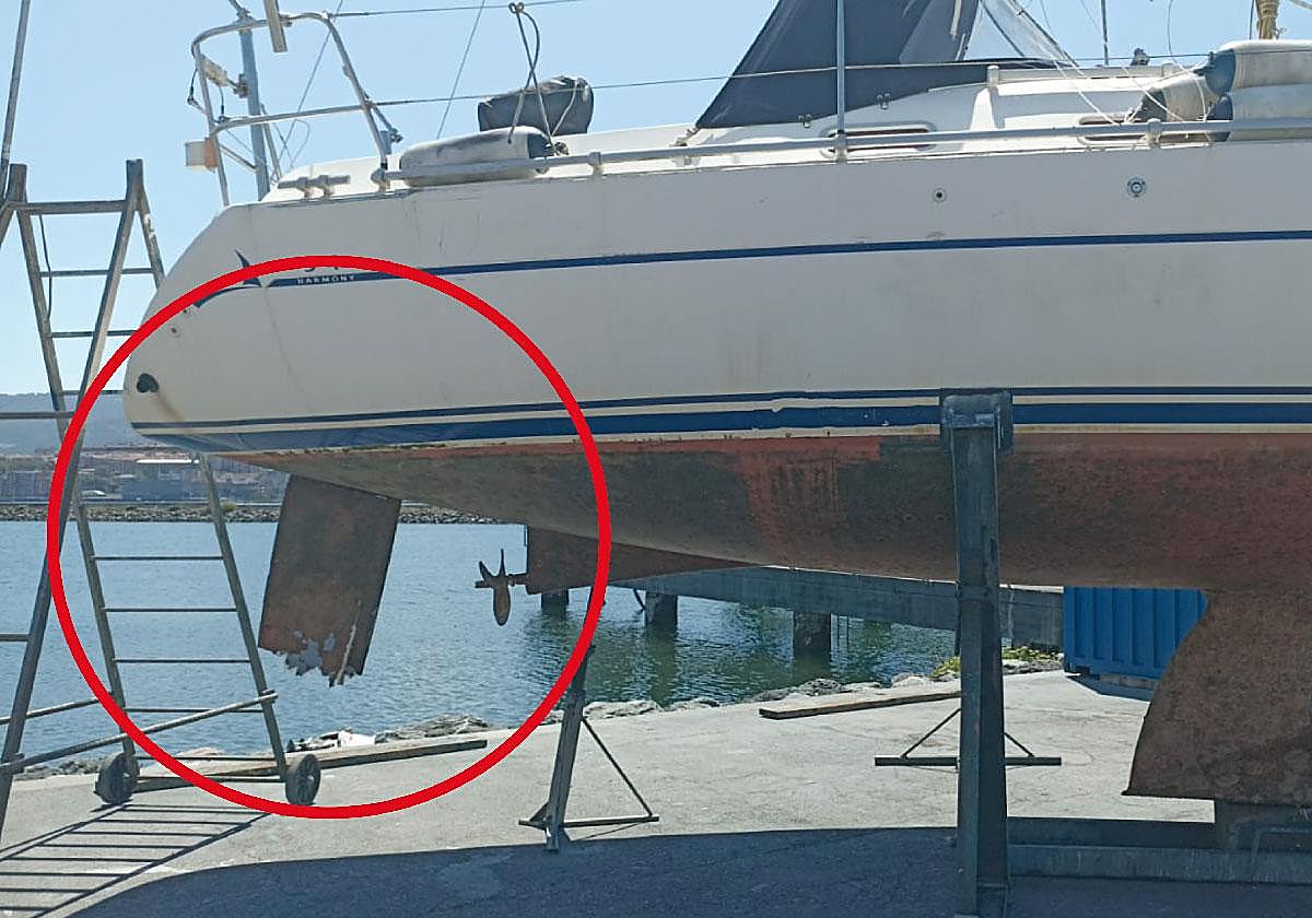 Imagen de los daños en el timón de un velero causados por una orca frente a las costas de Bizkaia.