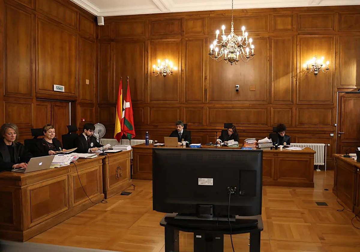 Juicio al instructor de surf de Hondarribia.