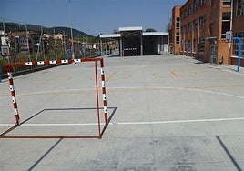 Patio de la escuela Leitoki de Ugao.