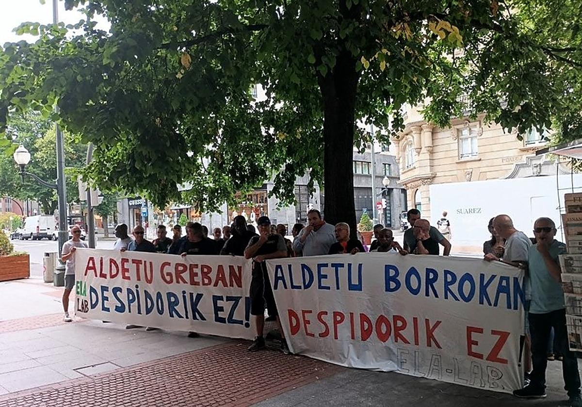 Como protesta, han convocado una 'kalejira' para mañana jueves a las 19.00 h. que saldrá desde la calle Gudari.
