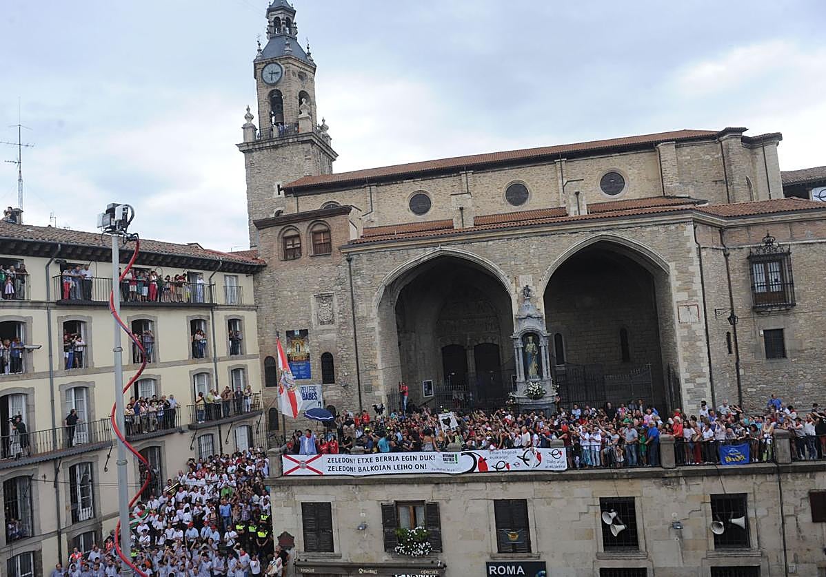 Estos son los 50 ganadores de un pase doble para ver la bajada de Celedón en la balconada