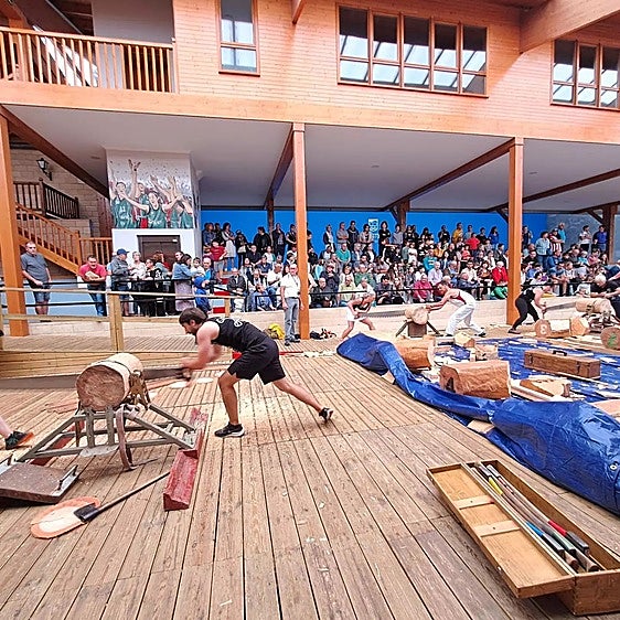 El frontón de Ispaster ha sido escenario de exhibiciones de deporte rural.