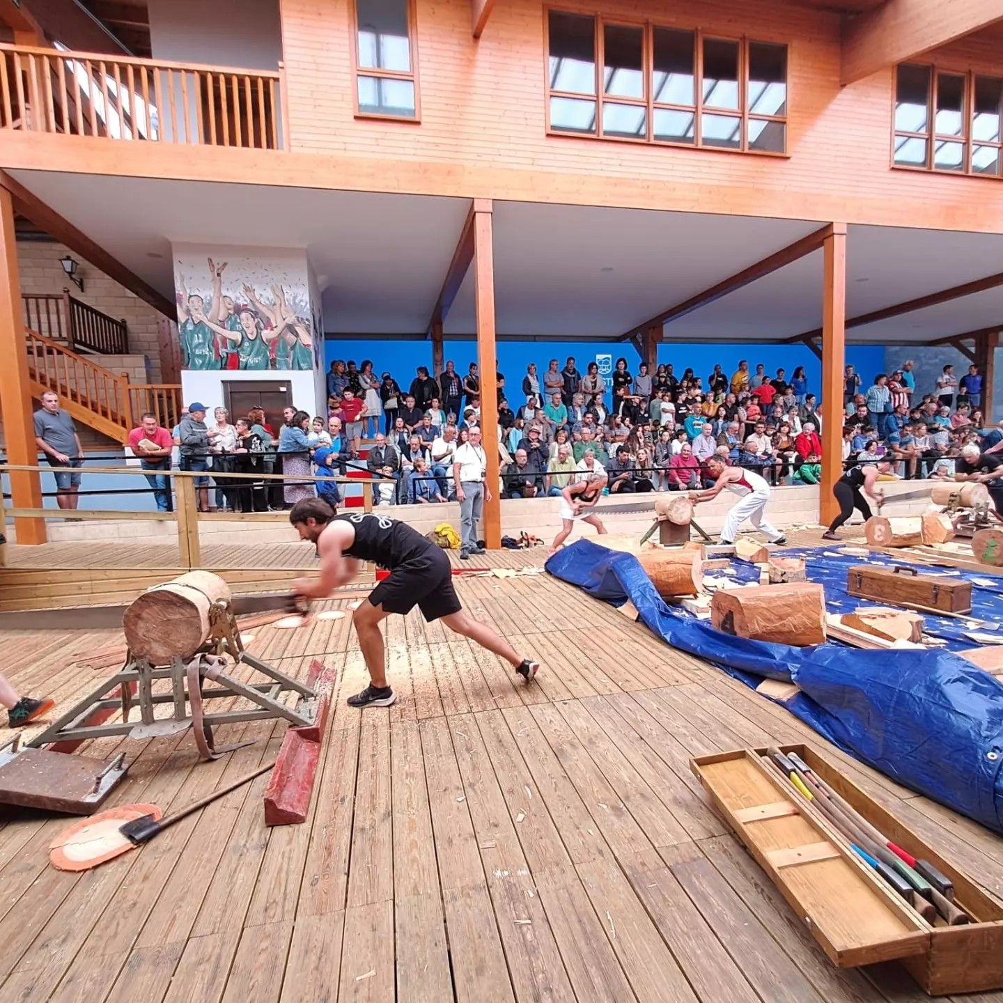 El frontón de Ispaster ha sido escenario de exhibiciones de deporte rural.