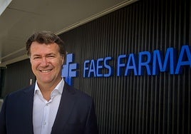Eduardo Recoder, consejero delegado de Faes Farma, en la nueva planta de Derio.