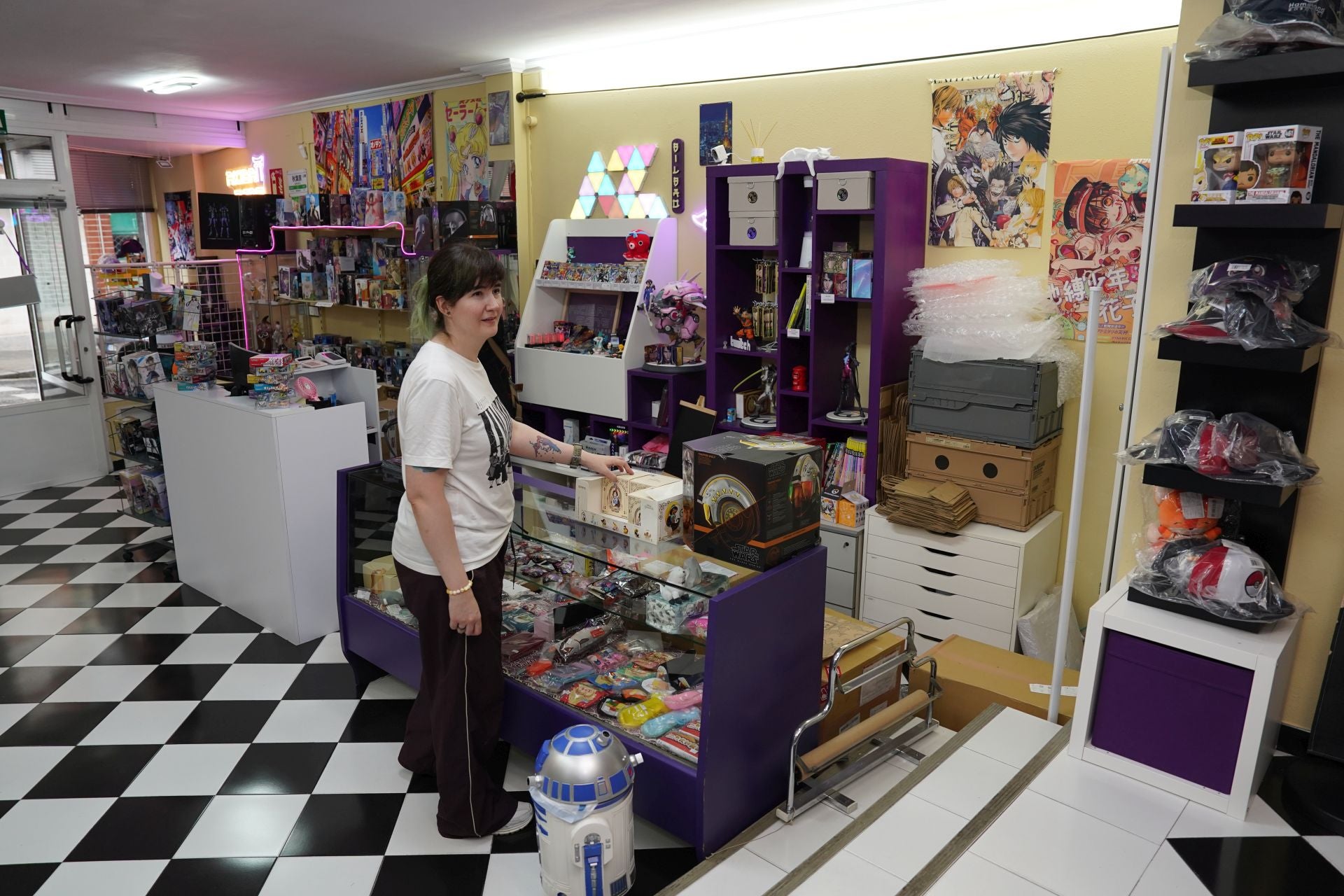 La nueva tienda friki de Ziortza en Santutxu, un paraíso para los amantes de la cultura japonesa