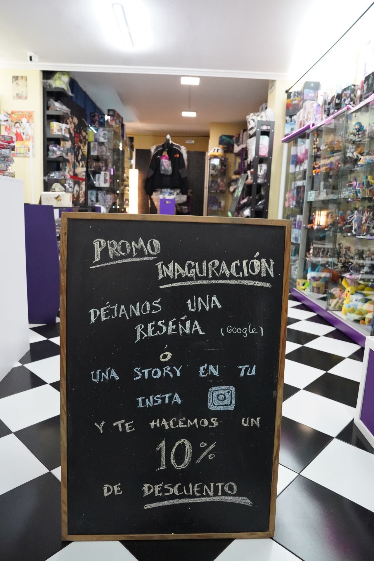 La nueva tienda friki de Ziortza en Santutxu, un paraíso para los amantes de la cultura japonesa