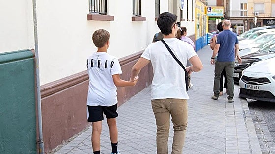 La desgarradora carta del hijo mayor de Juana Rivas en la que pide «salvar» a su hermano: «Que no le seden como a mí»