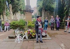 José María Bastida, 'Txapi, se encargó de poner música al acto de recuerdo.