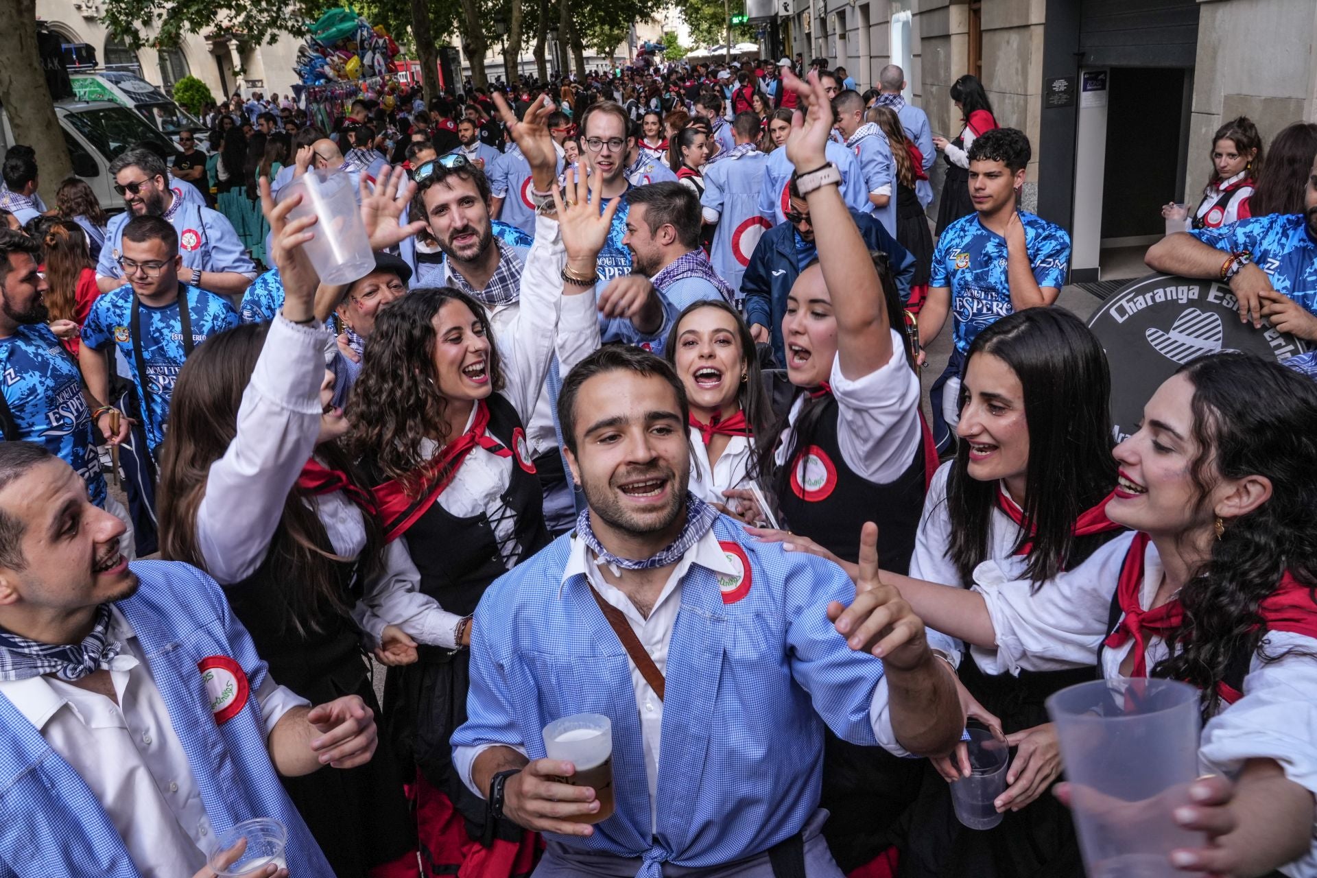 Búscate en el paseíllo de blusas y neskas de Vitoria