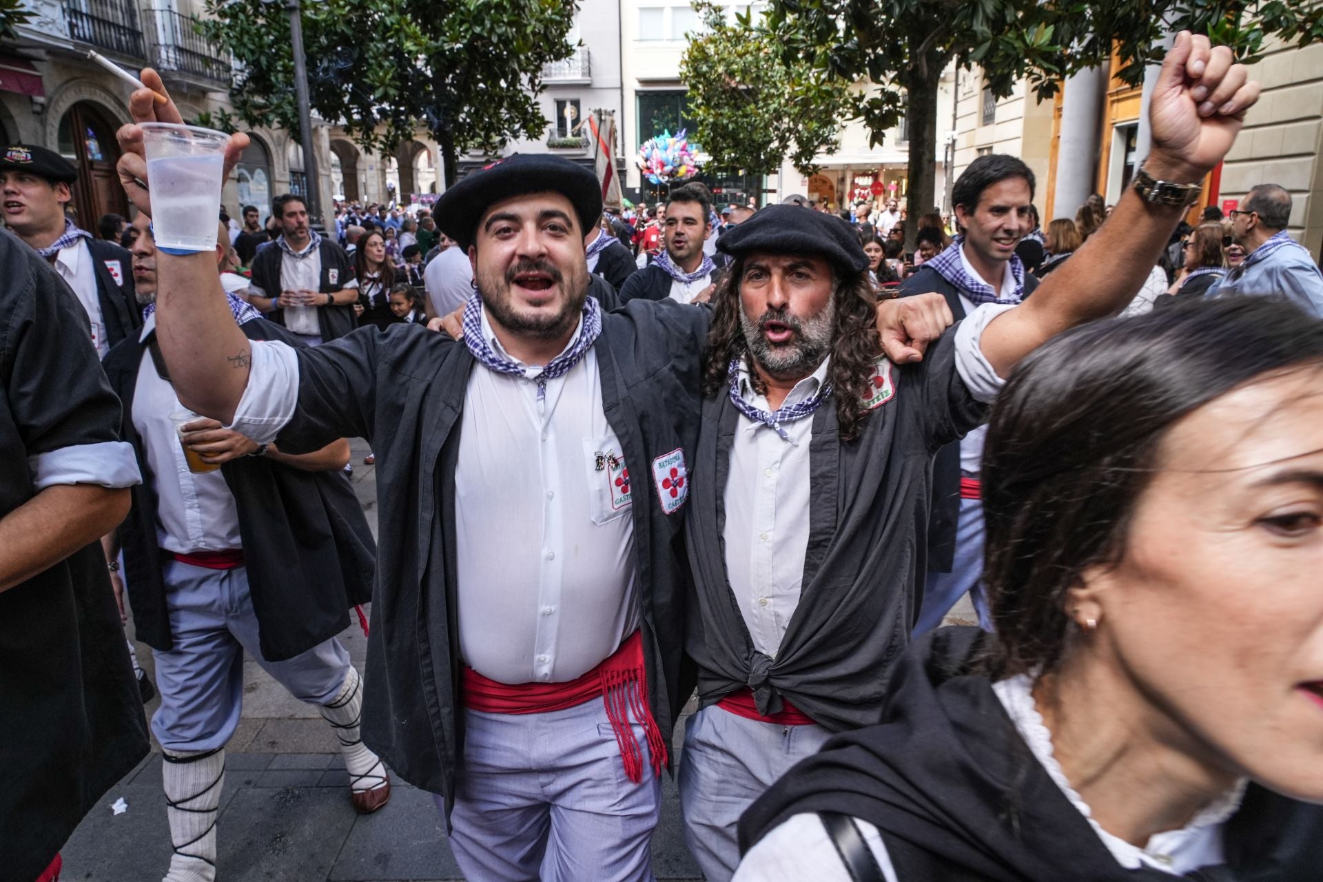 Búscate en el paseíllo de blusas y neskas de Vitoria