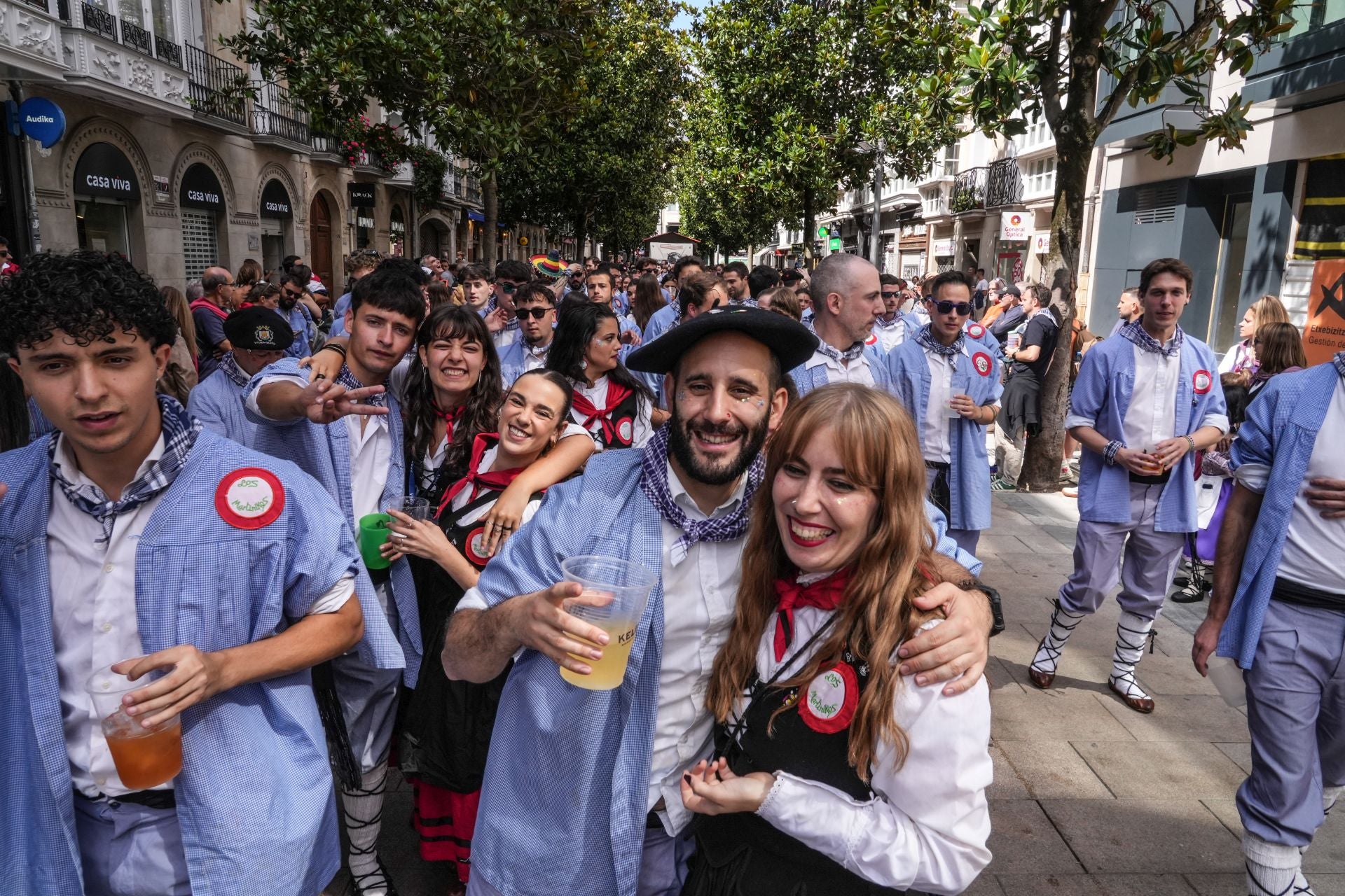 Búscate en el paseíllo de blusas y neskas de Vitoria