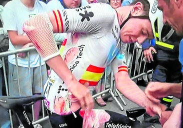 Brutal caída de Iván Romeo que se choca contra un bordillo