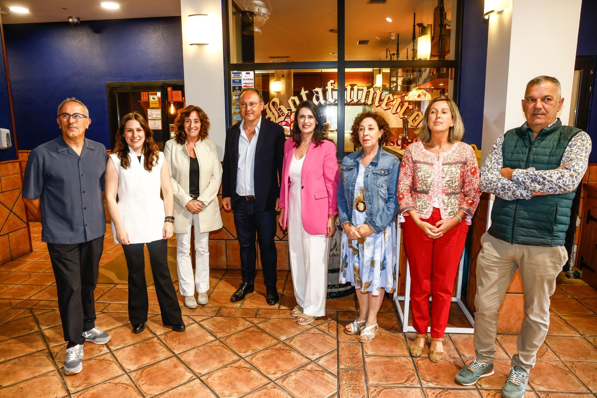 Jon Molina, Aitziber Salazar, Eva López de Arróyabe, Iñaki Ruiz de Galarreta, Alazne Arana, Miren Fdz. de Landa, Sonia Díaz de Corcuera y Ángel Marcos Pérez de Arrilucea.