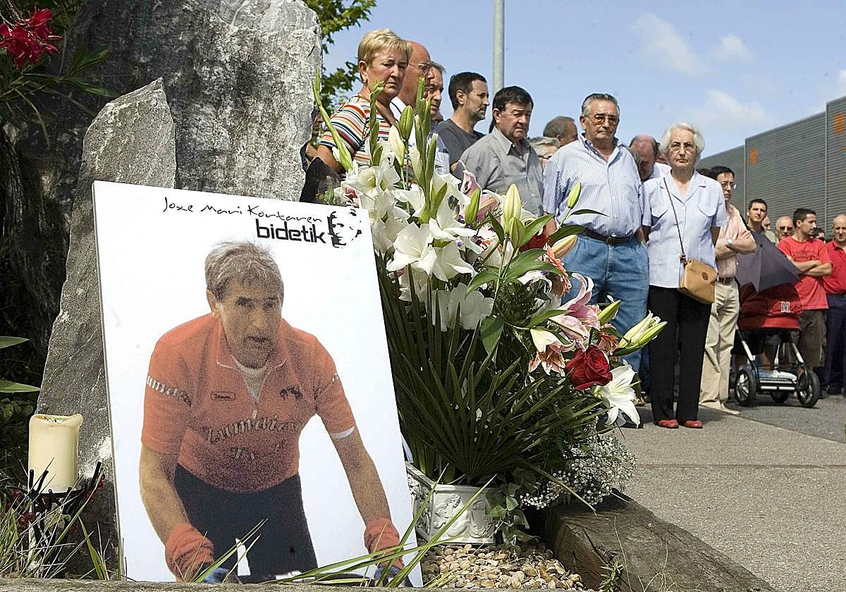 Familiares y amigos del empresario José María Korta, asesinado por ETA el 8 de agosto de 2000.