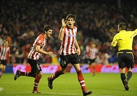 Javi Martínez celebra un gol ante el Espanyol.